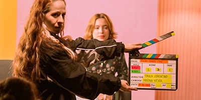 Mujeres cineastas grabando