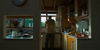 Paris 70 frame del cortometraje en la cocina